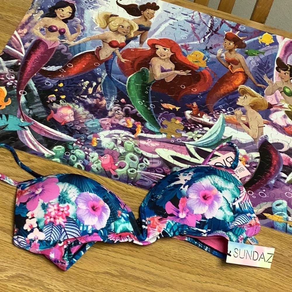 Sundazed Bikini top tropical colorful 32 B/C cup blue purple NWT 💕box D
